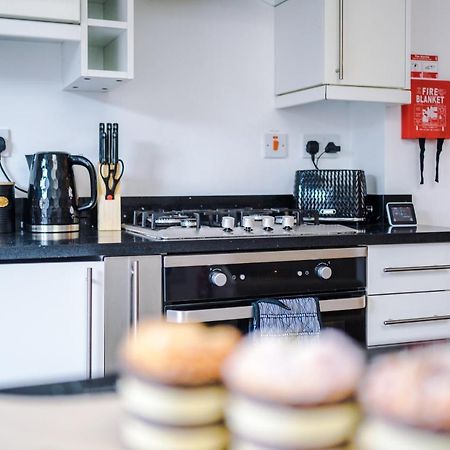 Pristine 2-Bed House In Chester By 53 Degrees Property, Ideal For Families & Small Groups, Great Location - Sleeps 6 Hough Green Extérieur photo