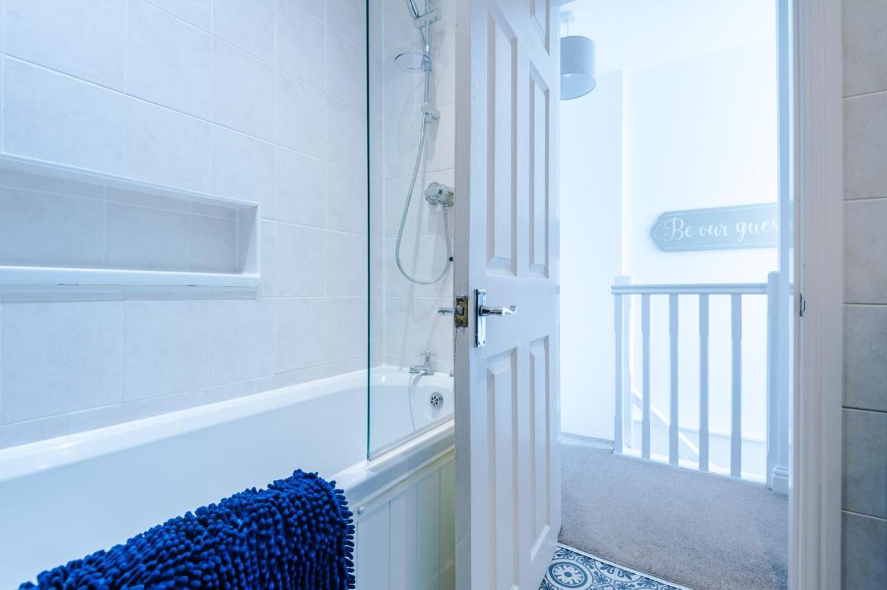 Pristine 2-Bed House In Chester By 53 Degrees Property, Ideal For Families & Small Groups, Great Location - Sleeps 6 Hough Green Extérieur photo