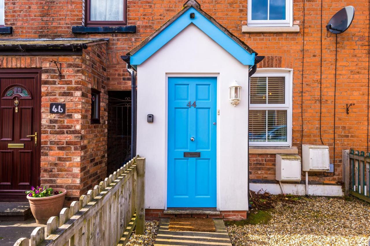 Pristine 2-Bed House In Chester By 53 Degrees Property, Ideal For Families & Small Groups, Great Location - Sleeps 6 Hough Green Extérieur photo