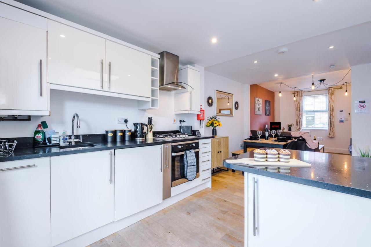 Pristine 2-Bed House In Chester By 53 Degrees Property, Ideal For Families & Small Groups, Great Location - Sleeps 6 Hough Green Extérieur photo
