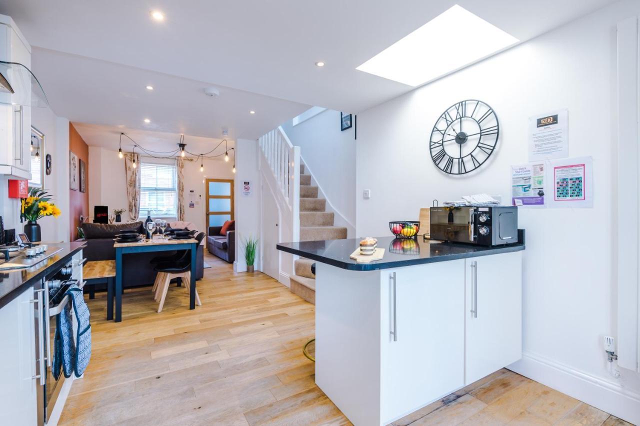 Pristine 2-Bed House In Chester By 53 Degrees Property, Ideal For Families & Small Groups, Great Location - Sleeps 6 Hough Green Extérieur photo