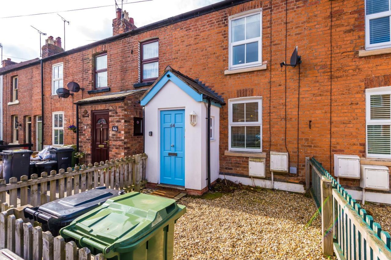 Pristine 2-Bed House In Chester By 53 Degrees Property, Ideal For Families & Small Groups, Great Location - Sleeps 6 Hough Green Extérieur photo